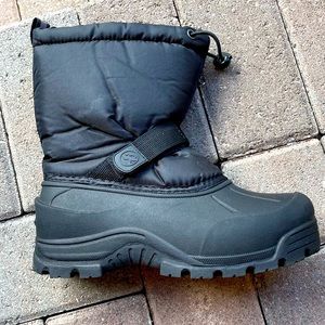 Boy snow boots size 3